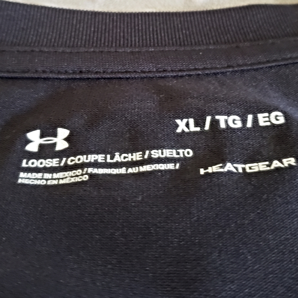 Under Armour V-neck Loose Heatgear Tshirt - Picture 9 of 10